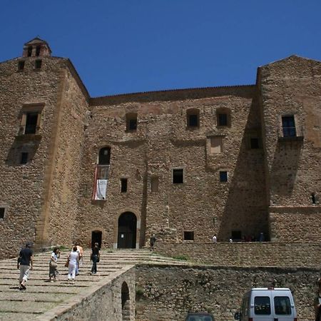 Donjon Suite Centro Storico Castelbuono  Exterior foto