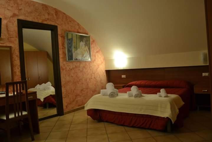 Donjon Suite Centro Storico Castelbuono  Zimmer foto